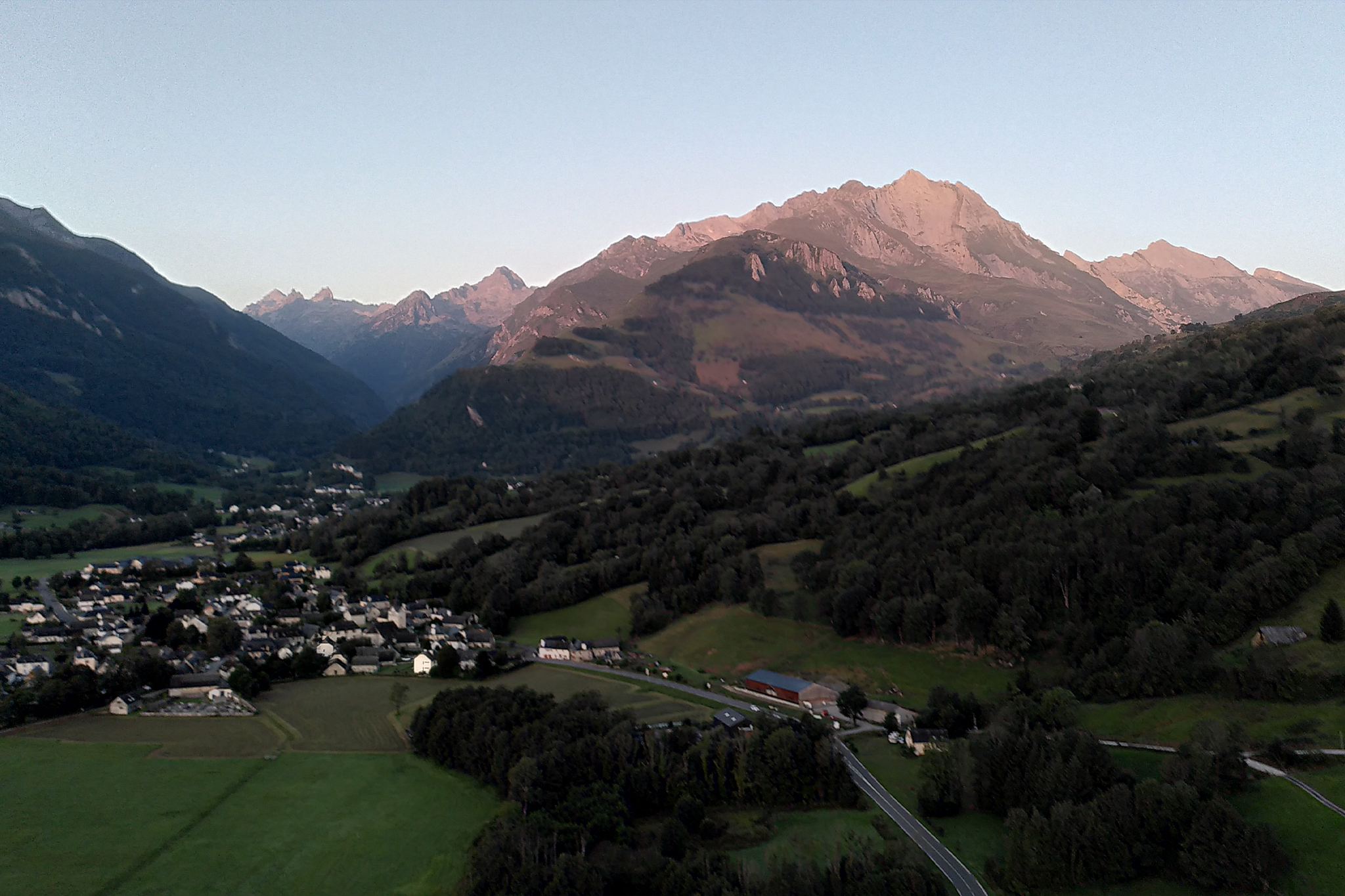 Baptême en montgolfière dans le Val d'Azun proche d'Argelès-Gazost et Lourdes, au coeur des Hautes Pyrénées (65) - Sud Ouest montgolfière